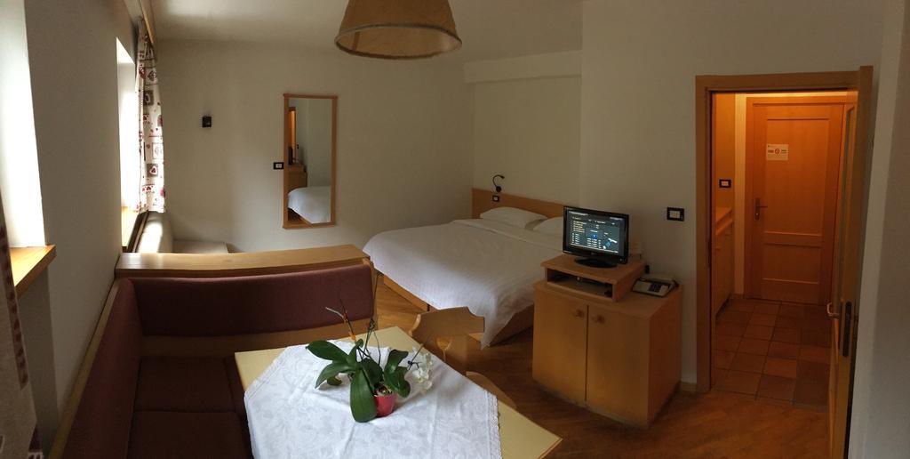 Bed & Breakfast Garni Tobia Campitello di Fassa Exterior foto